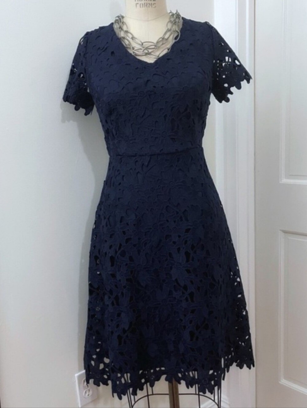 DKNY Navy Floral Lace V‑Neck Dress - Picture 14 of 14